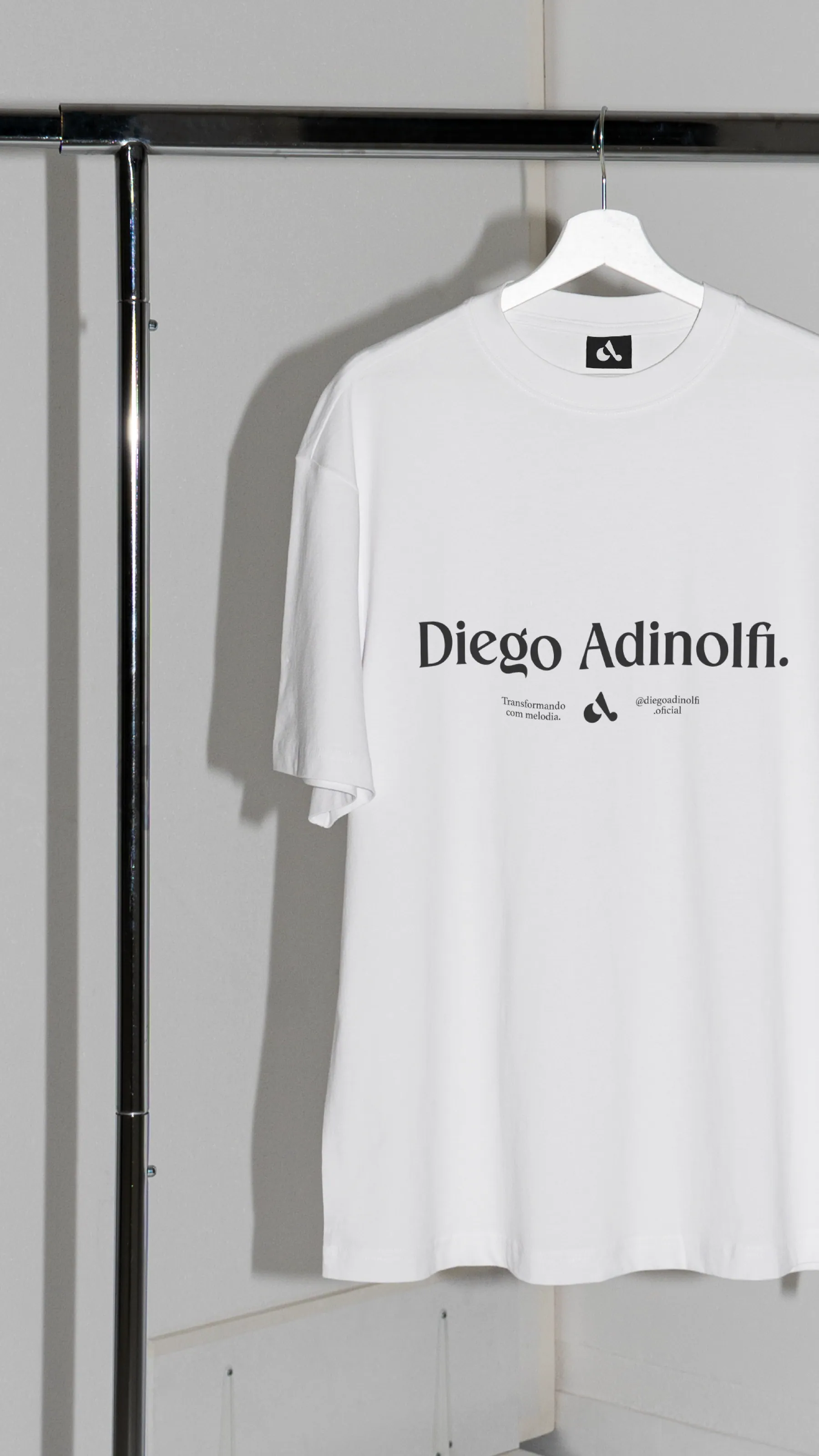 Merchandising da marca — segunda versão da camiseta